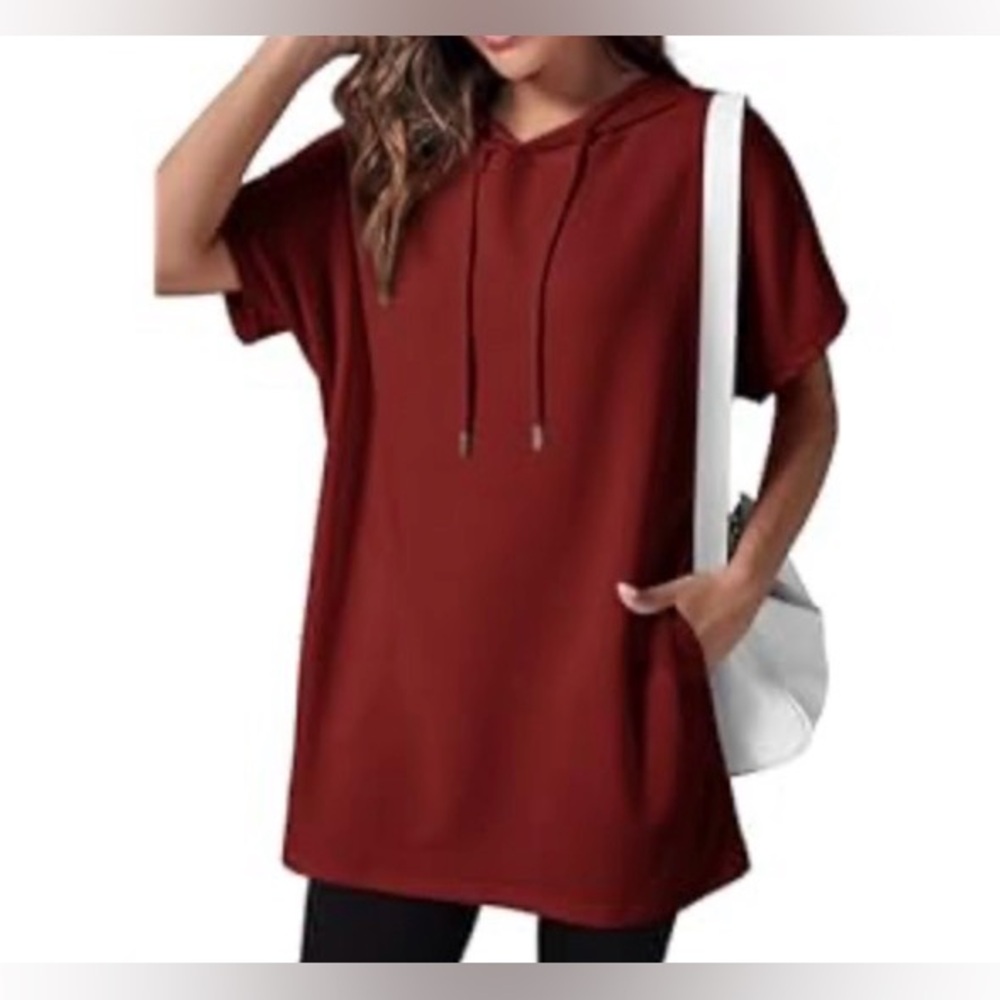 EUC- Dokotoo Short Sleeve Tunic Hoodie w/Kangaroo Pocket
